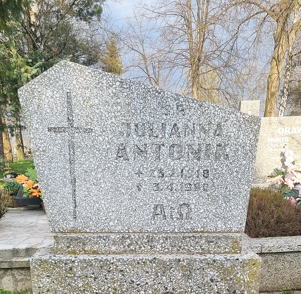 Grób Julianna Antonik
